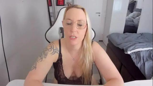 Image 10 of sallysecret Stream on Chaturbate on 7 months ago