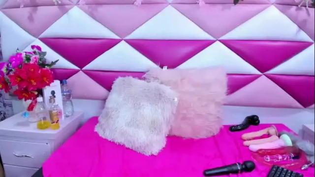 Image 3 of salmasantos Stream on Chaturbate on 1 month ago