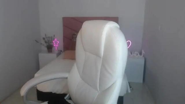 Image 2 of salome_brownz Stream on Chaturbate on 15 months ago