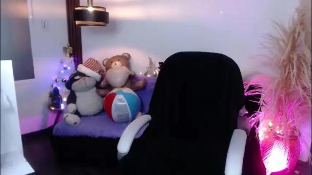 Image 2 of salome_drasin Stream on Chaturbate on 2 months ago