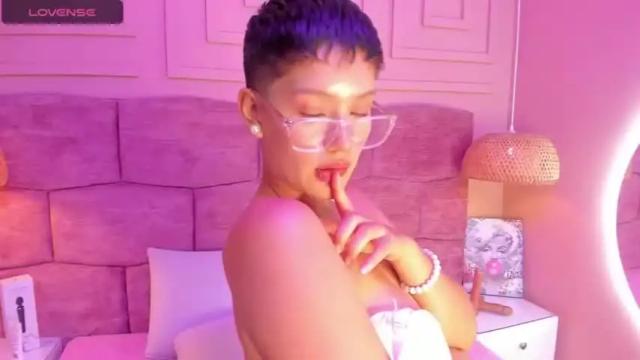 Image 2 of samanta_cruz19 Stream on Chaturbate on 14 months ago