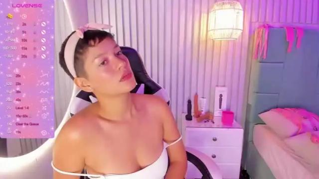 Image 3 of samanta_cruz19 Stream on Chaturbate on 13 months ago