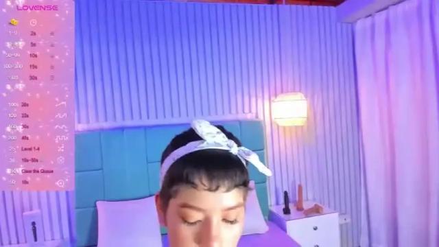Image 3 of samanta_cruz19 Stream on Chaturbate on 13 months ago
