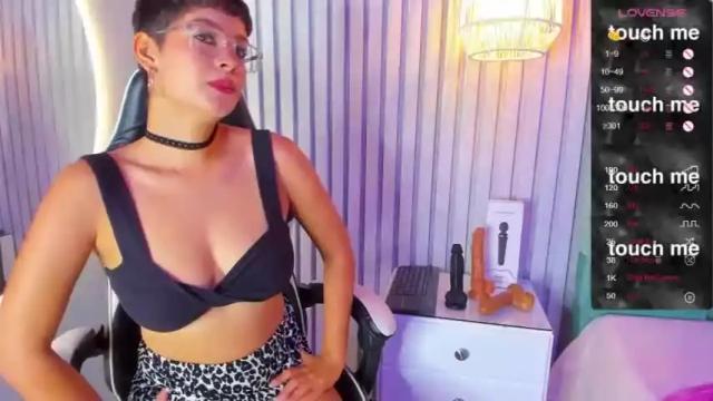 Image 3 of samanta_cruz19 Stream on Chaturbate on 13 months ago