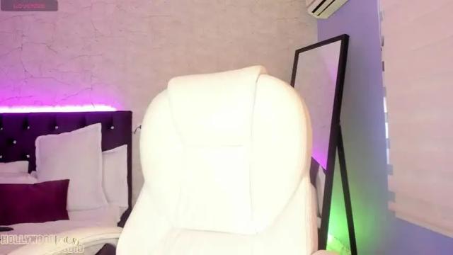 Image 2 of samanta_lovely1 Stream on Chaturbate on 13 months ago