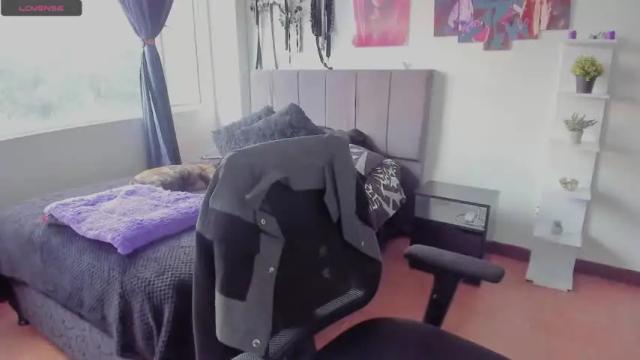 Image 12 of samanta_smithh Stream on Chaturbate on 17 months ago