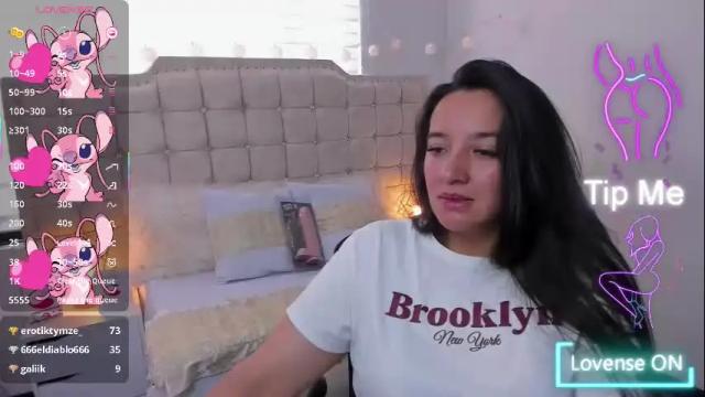 Image 3 of samanta_sweet320 Stream on Chaturbate on 9 months ago