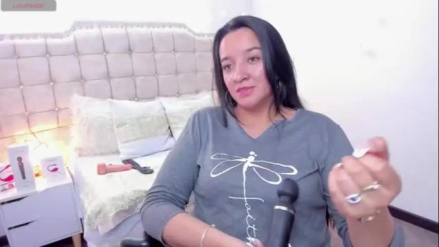 Image 2 of samanta_sweet320 Stream on Chaturbate on 8 months ago