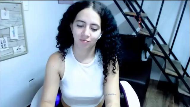 Image 3 of samantha2girl Stream on Chaturbate on 1 month ago