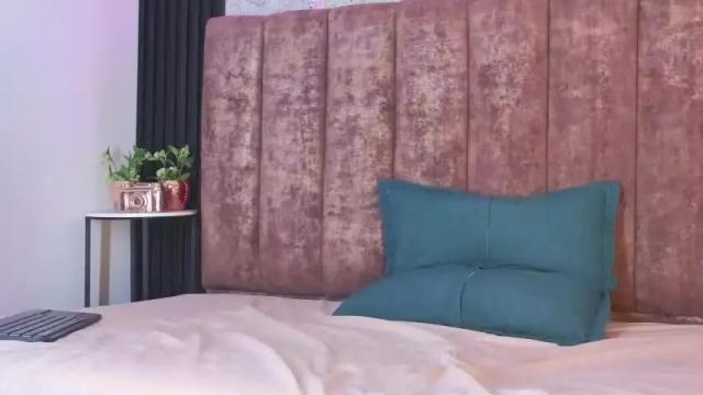Image 4 of samantha_daviss Stream on Chaturbate on 14 months ago