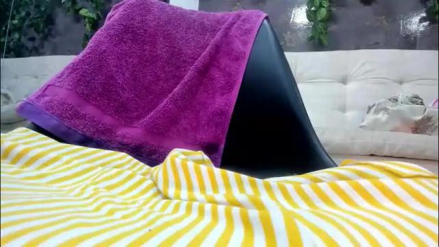 Image 4 of samantha_milfs Stream on Chaturbate on 2 months ago