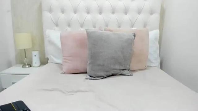 Image 7 of samanthaa_roberts Stream on Chaturbate on 20 months ago