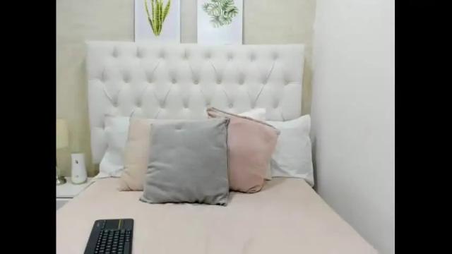 Image 12 of samanthaa_roberts Stream on Chaturbate on 20 months ago