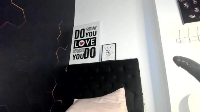 Image 3 of samanthaanderson Stream on Chaturbate on 12 months ago
