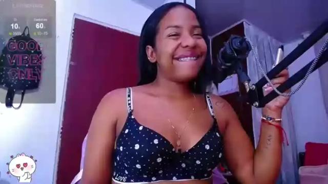 Image 2 of samanthabloom570089 Stream on Chaturbate on 16 months ago