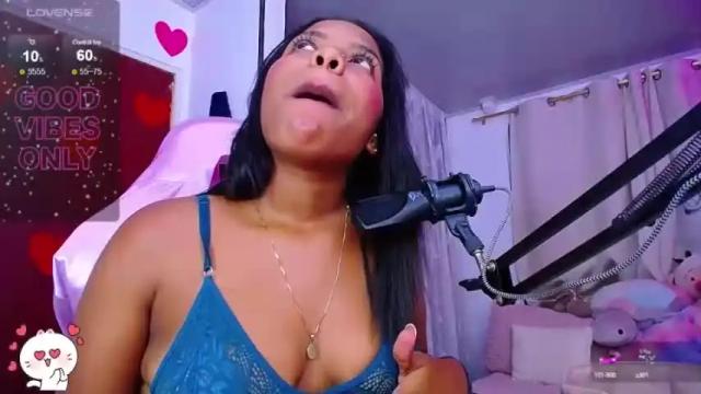 Image 2 of samanthabloom570089 Stream on Chaturbate on 15 months ago