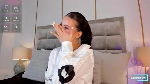 Image 4 of samanthaclay Stream on Chaturbate on 15 days ago