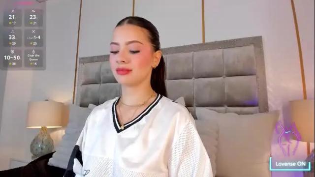Image 6 of samanthaclay Stream on Chaturbate on 15 days ago
