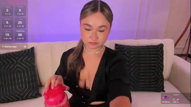 Thumbnail 3, samanthaconnor_'s Stream at Chaturbate, 3 hours ago