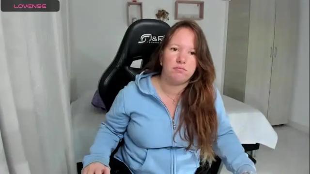 Image 2 of samanthaleon Stream on Chaturbate on 3 months ago