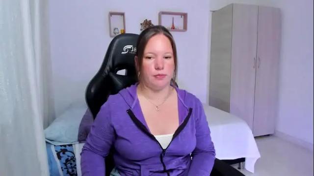 Image 2 of samanthaleon Stream on Chaturbate on 2 months ago