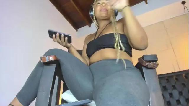 Image 8 of samanthamilan Stream on Chaturbate on 21 days ago