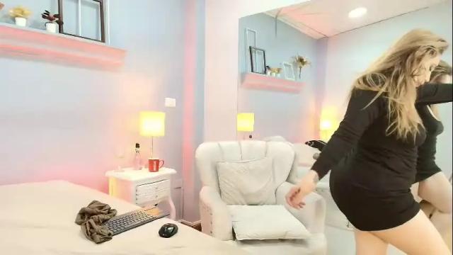 Image 8 of samanthamilf__ Stream on Chaturbate on 1 day ago
