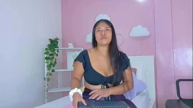 Image 2 of samaragarcia__ Stream on Chaturbate on 2 days ago