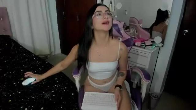 Image 3 of samisquirt Stream on Chaturbate on 5 months ago