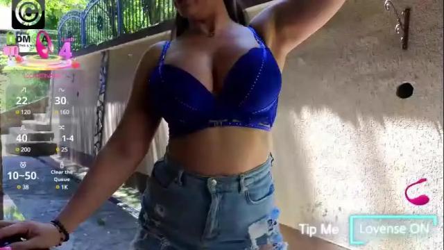 Image 2 of sandra_milano Stream on Chaturbate on 3 months ago