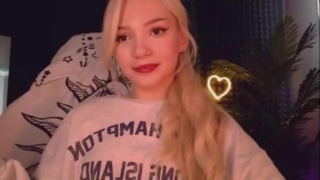 Image 3 of sandraboyl Stream on Chaturbate on 1 month ago