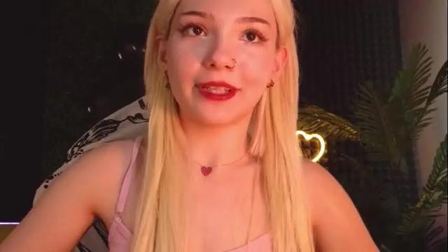 Image 3 of sandraboyl Stream on Chaturbate on 1 month ago