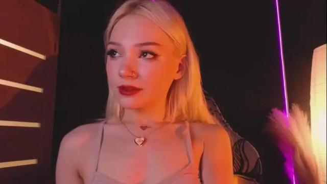 Image 3 of sandraboyl Stream on Chaturbate on 16 days ago
