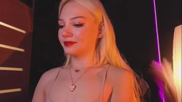 Image 4 of sandraboyl Stream on Chaturbate on 16 days ago