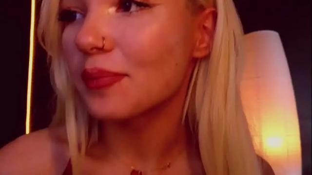Image 10 of sandraboyl Stream on Chaturbate on 9 days ago