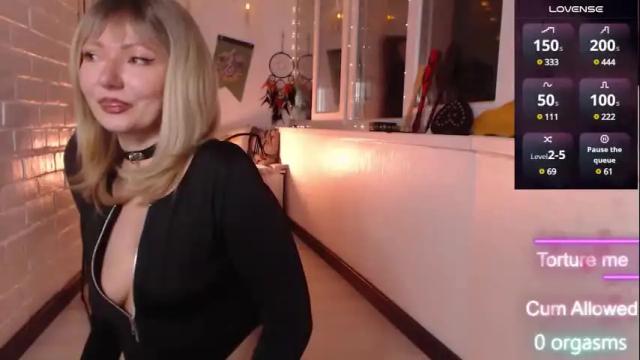 Image 10 of sandralawrence Stream on Chaturbate on 1 month ago