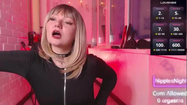 Image 3 of sandralawrence Stream on Chaturbate on 1 month ago