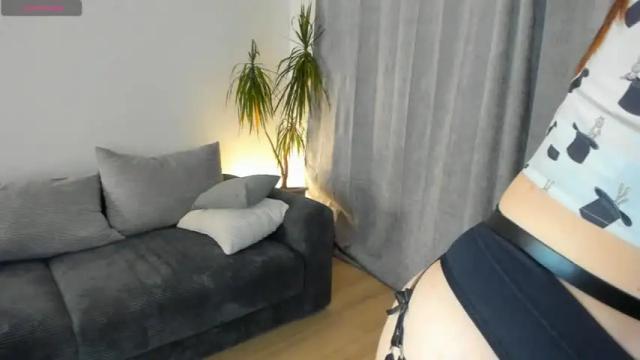 Image 10 of sandy_darling99 Stream on Chaturbate on 17 months ago