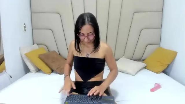 Image 8 of sandy_valbuena Stream on Chaturbate on 11 months ago