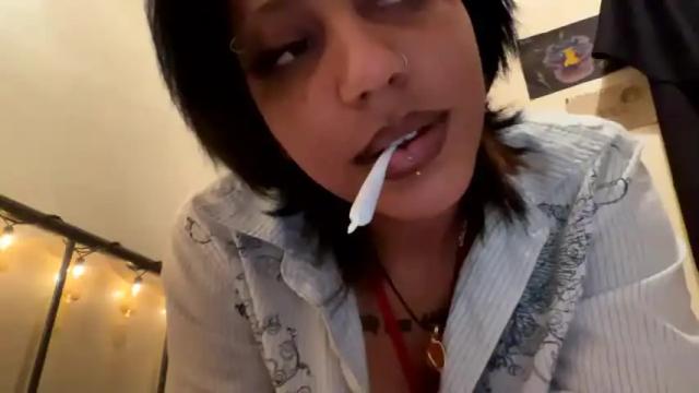 Image 3 of sapphire_honest Stream on Chaturbate on 21 months ago
