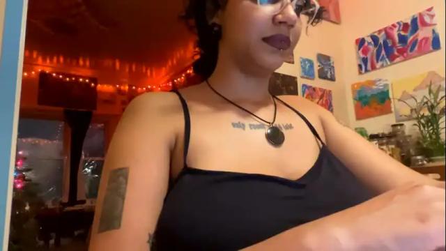 Image 12 of sapphire_honest Stream on Chaturbate on 18 months ago