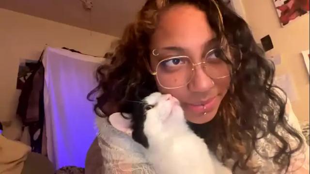 Image 2 of sapphire_honest Stream on Chaturbate on 16 days ago