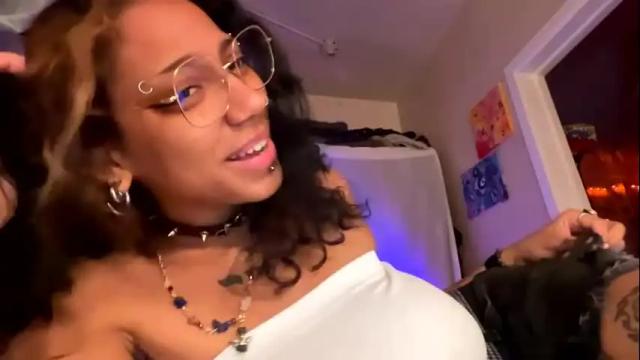Image 11 of sapphire_honest Stream on Chaturbate on 11 days ago