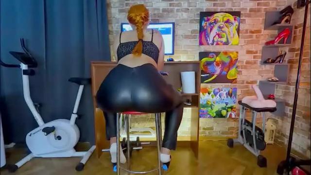 Image 2 of sara__foxy Stream on Chaturbate on 1 month ago
