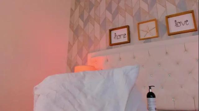Image 3 of sara__williams Stream on Chaturbate on 1 month ago