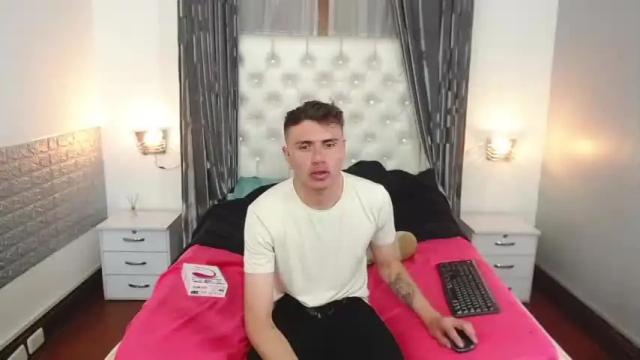 Image 4 of sara_and_connor Stream on Chaturbate on 20 months ago