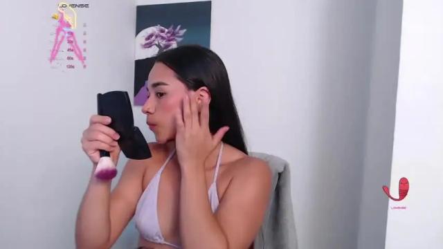 Image 10 of sara_bech Stream on Chaturbate on 15 months ago