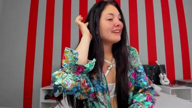 Image 8 of sara_berton Stream on Chaturbate on 19 months ago