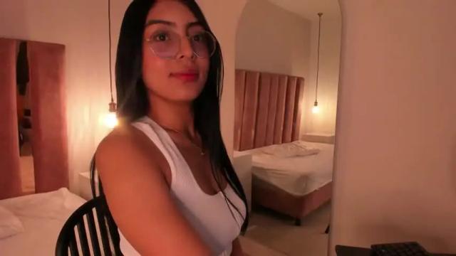 Thumbnail 1, sara_cardona18's Stream at Chaturbate, 21 months ago