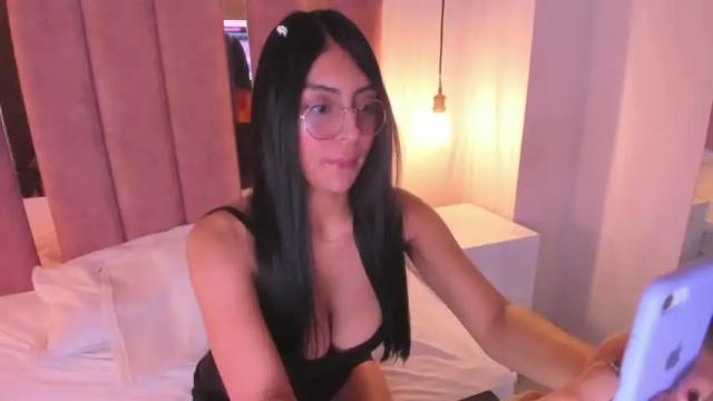 Image 3 of sara_cardona18 Stream on Chaturbate on 21 months ago